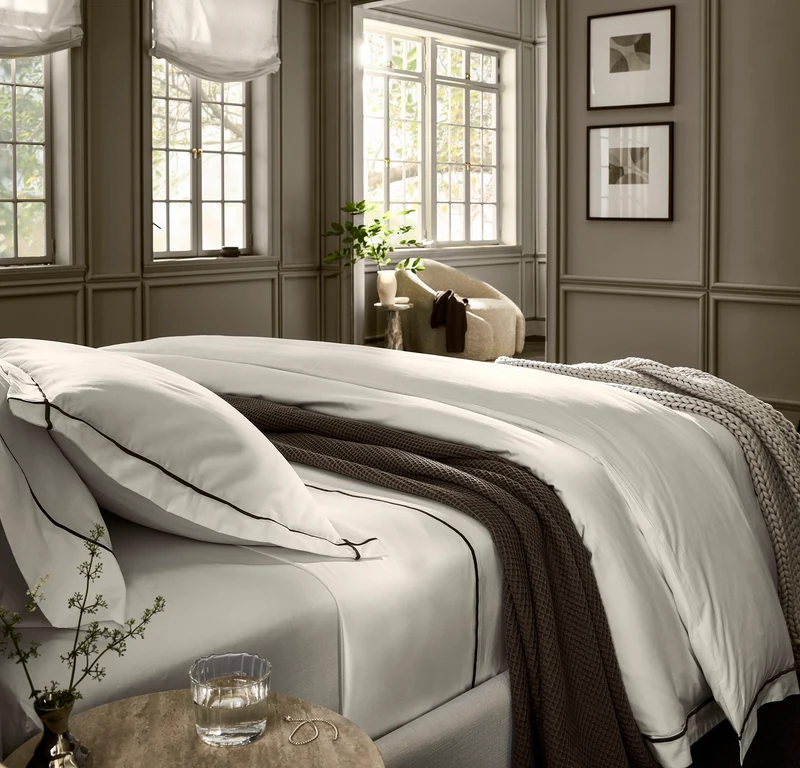 Signature Embellished Duvet Set - White/Deep Walnut Embroidered