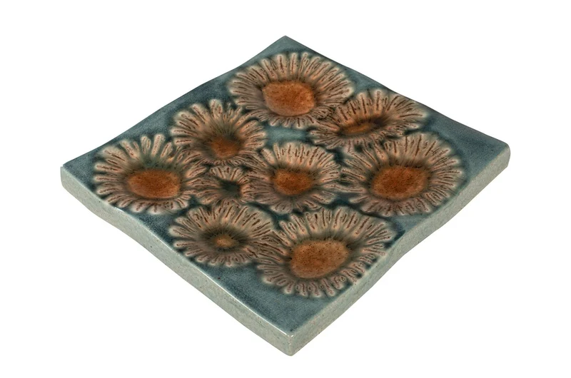 Casa Padrino Luxus Tablett Blau 31,5 x 32,5 x H. 3 cm - Deko Tablett und Wandrelief in Anemonen-Form aus feinem Porzellan - Luxus Deko Accessoires