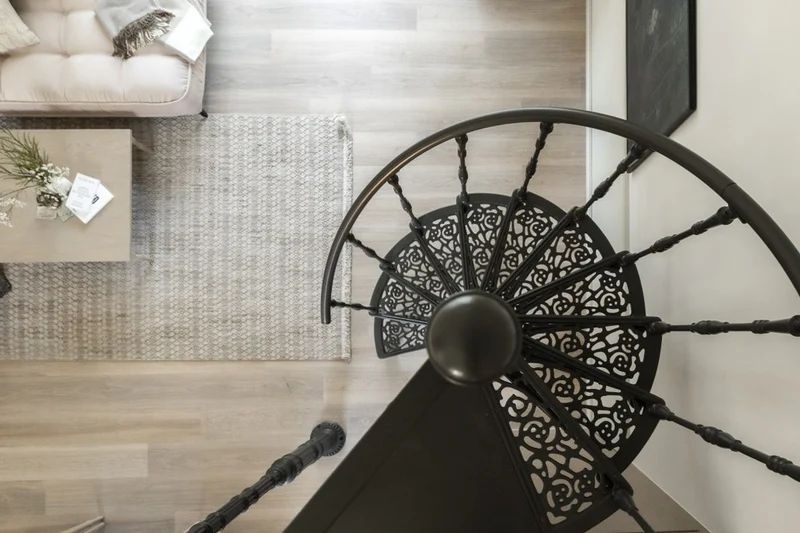 Casa Padrino Gusseisen Wendeltreppe Schwarz Ø 133 x H. 264 cm - Rustikale Spiraltreppe mit 13 Stufen - Massive Gusseisen Treppe