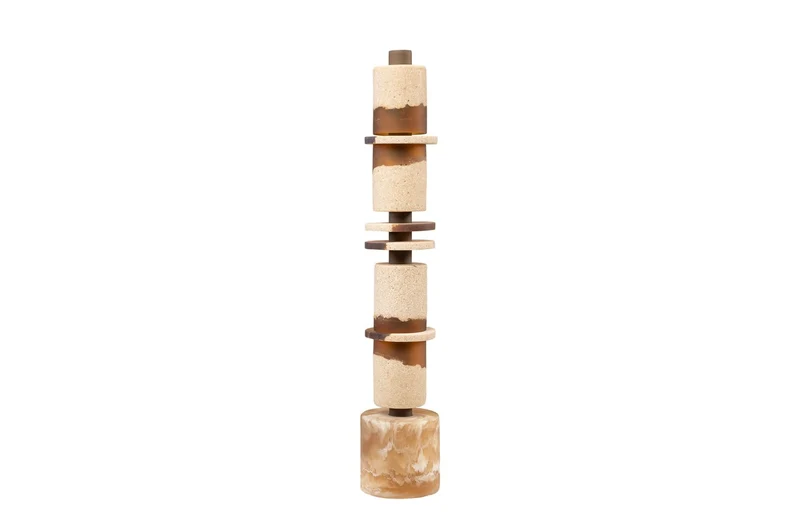 Casa Padrino Luxus Deko Objekt Cremeweiß / Braun Ø 11 x H. 62,7 cm - Hohe Skulptur Strata aus Kunstharz und Sand - Luxus Deko Accessoires