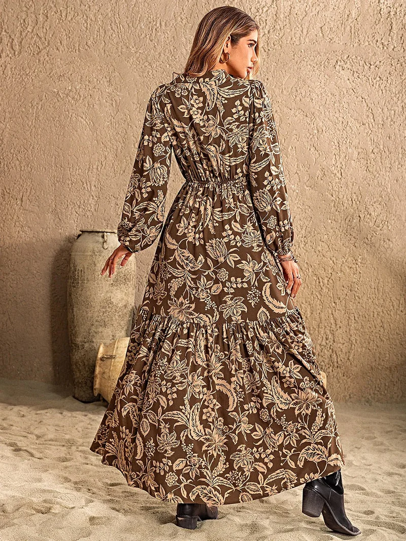 Elegante maxi-jurk met plooien, inkeping in de halslijn en lange mouwen - Chique ondoorzichtige stijl van Trendsi