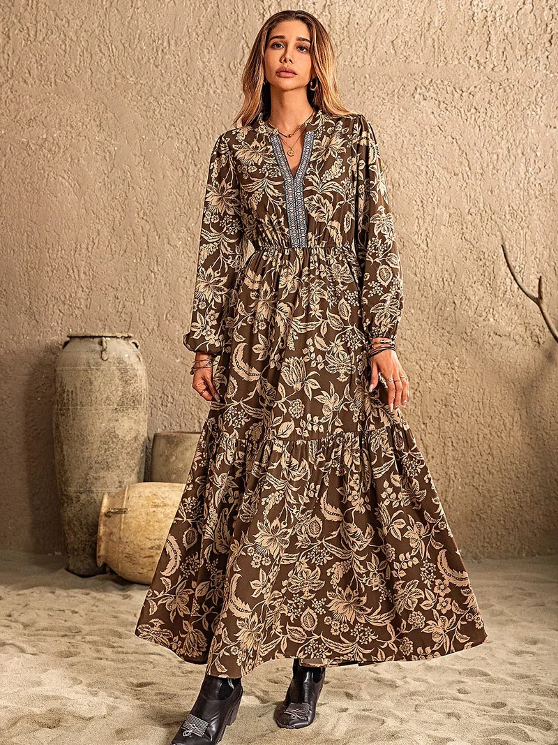 Elegante maxi-jurk met plooien, inkeping in de halslijn en lange mouwen - Chique ondoorzichtige stijl van Trendsi