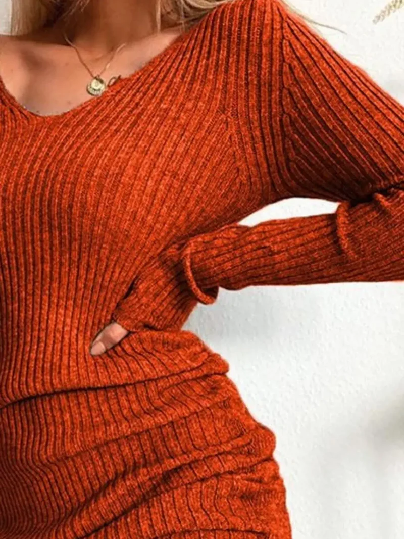 Geribbelde sweaterjurk, nauwsluitend gebreid model met verstelbare tailleband en trekkoord, lange mouwen