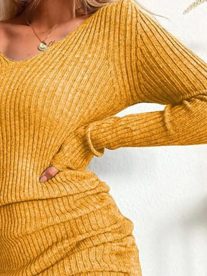 Geribbelde sweaterjurk, nauwsluitend gebreid model met verstelbare tailleband en trekkoord, lange mouwen