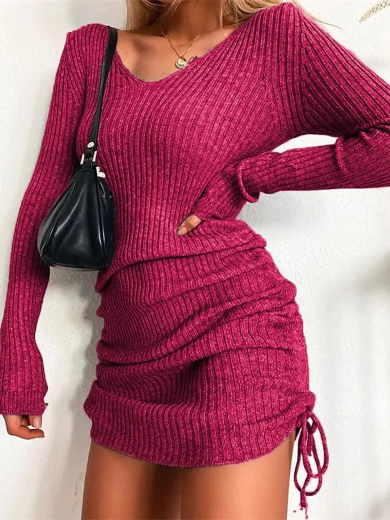 Geribbelde sweaterjurk, nauwsluitend gebreid model met verstelbare tailleband en trekkoord, lange mouwen