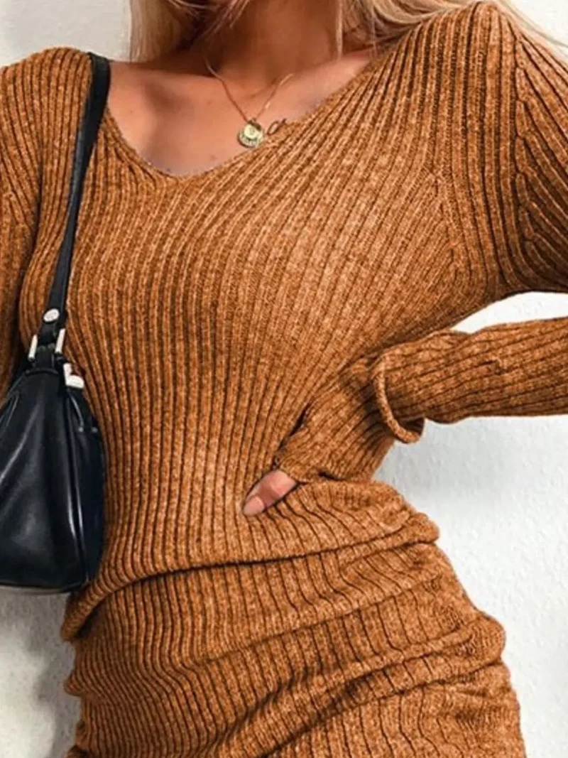 Geribbelde sweaterjurk, nauwsluitend gebreid model met verstelbare tailleband en trekkoord, lange mouwen