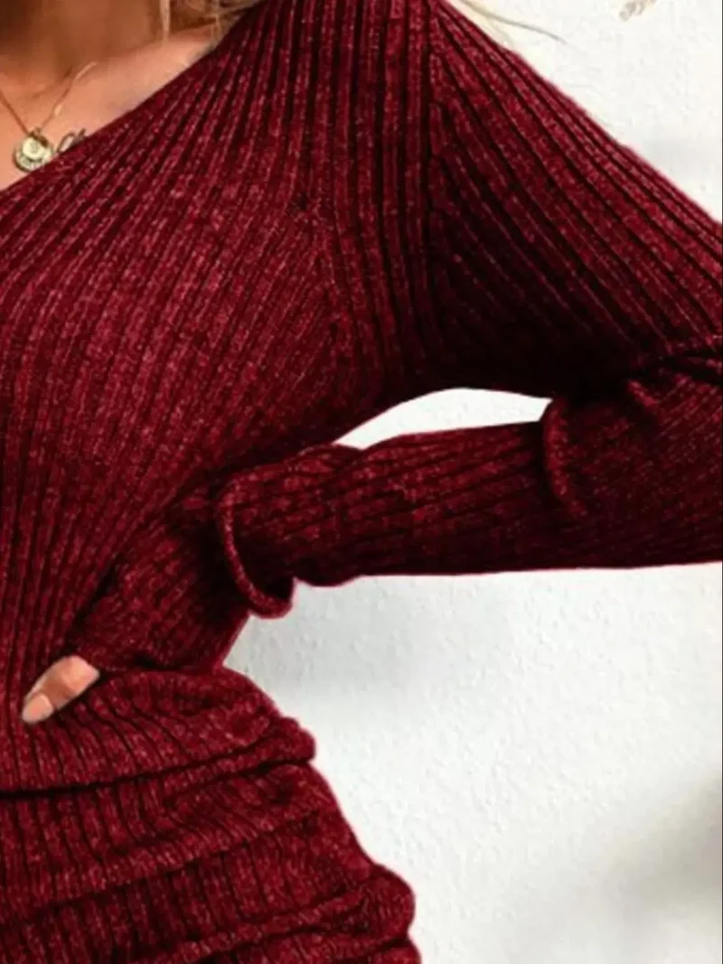 Geribbelde sweaterjurk, nauwsluitend gebreid model met verstelbare tailleband en trekkoord, lange mouwen
