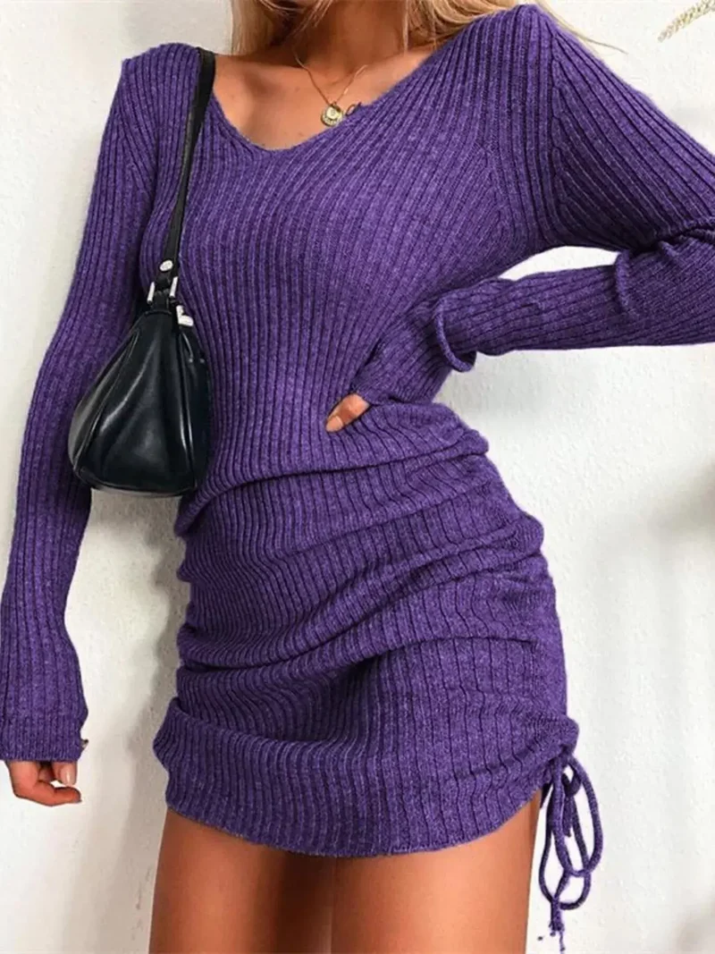 Geribbelde sweaterjurk, nauwsluitend gebreid model met verstelbare tailleband en trekkoord, lange mouwen