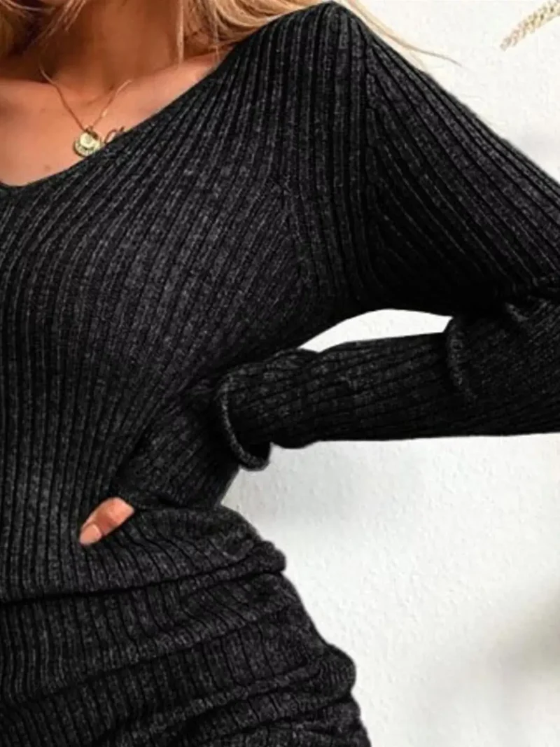 Geribbelde sweaterjurk, nauwsluitend gebreid model met verstelbare tailleband en trekkoord, lange mouwen