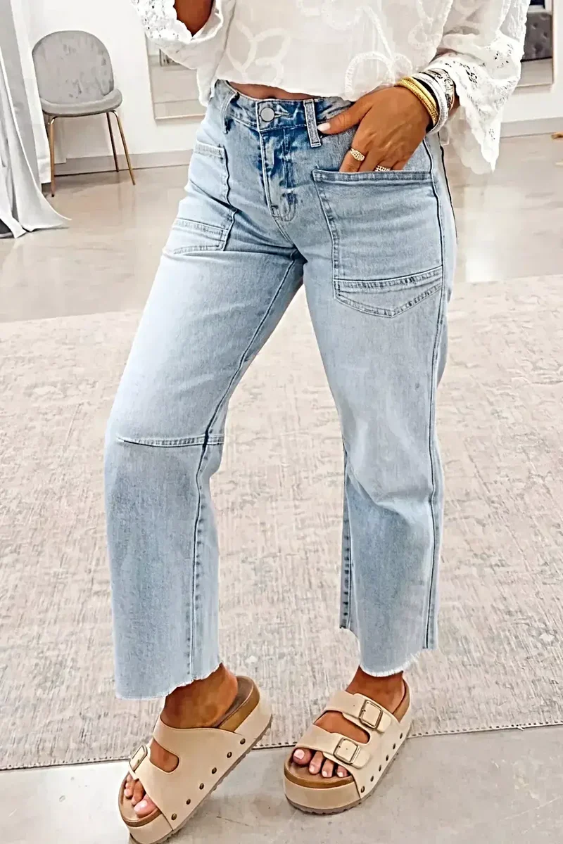 Lichtblauwe jeans met rechte pijpen, utility-zakken en onafgewerkte zoom - Klassieke pasvorm