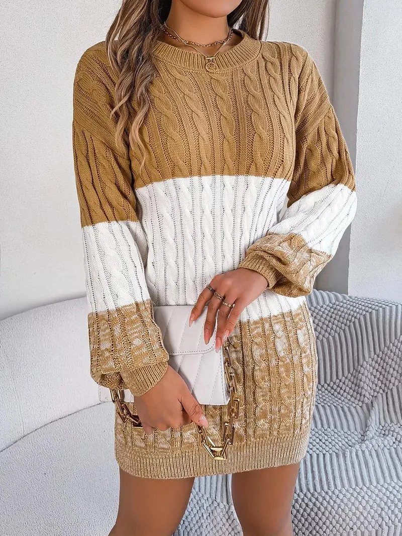 Trui-jurk met kleurblokken en kabelpatroon.