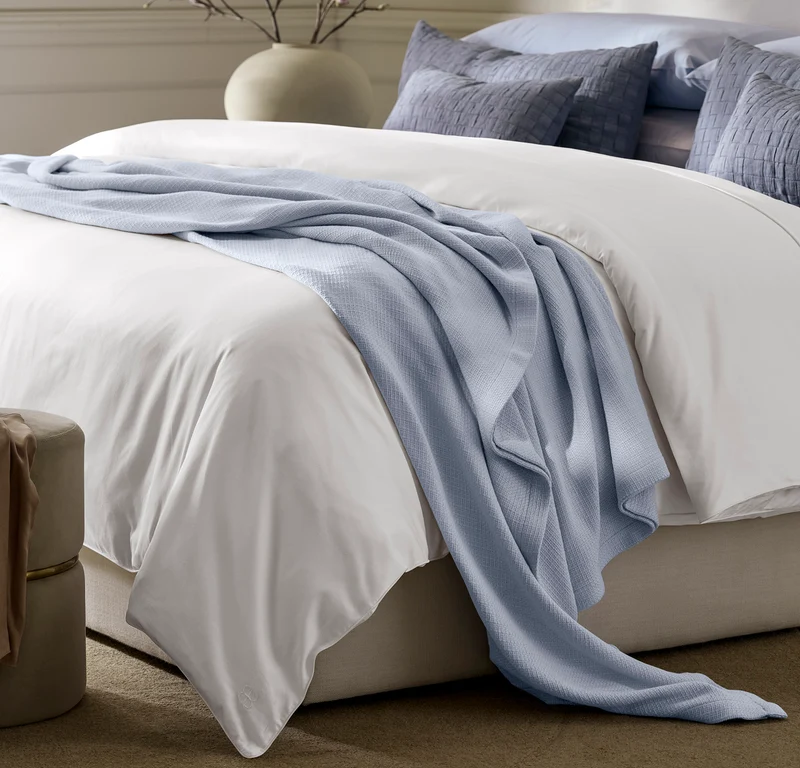Lightweight Bed Blanket - Hydrangea