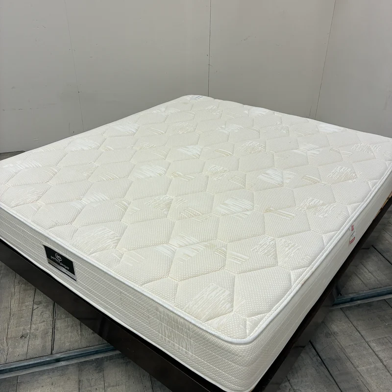 Hilton Suite Holzbett 180x200 cm inkl Luxus 27cm Matratze Fedekern Bett Gebraucht