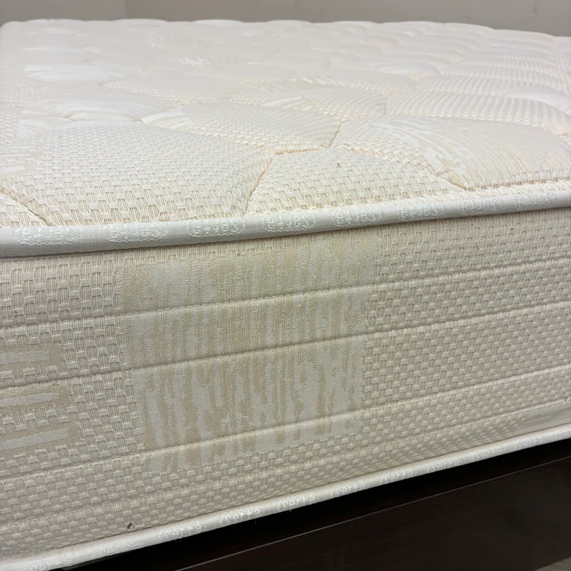 Hilton Suite Holzbett 180x200 cm inkl Luxus 27cm Matratze Fedekern Bett Gebraucht