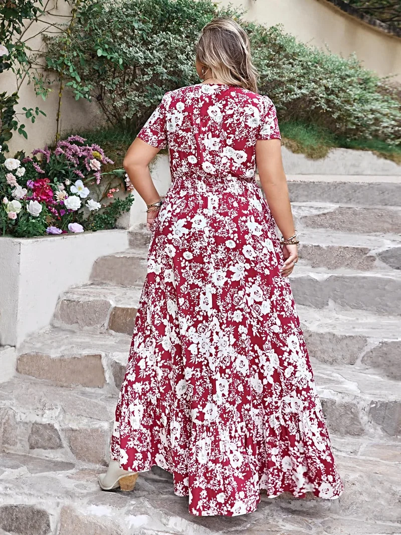 Elegante maxi-jurk in grote maat met split, V-hals en ondoorzichtige 100% viscose stof.