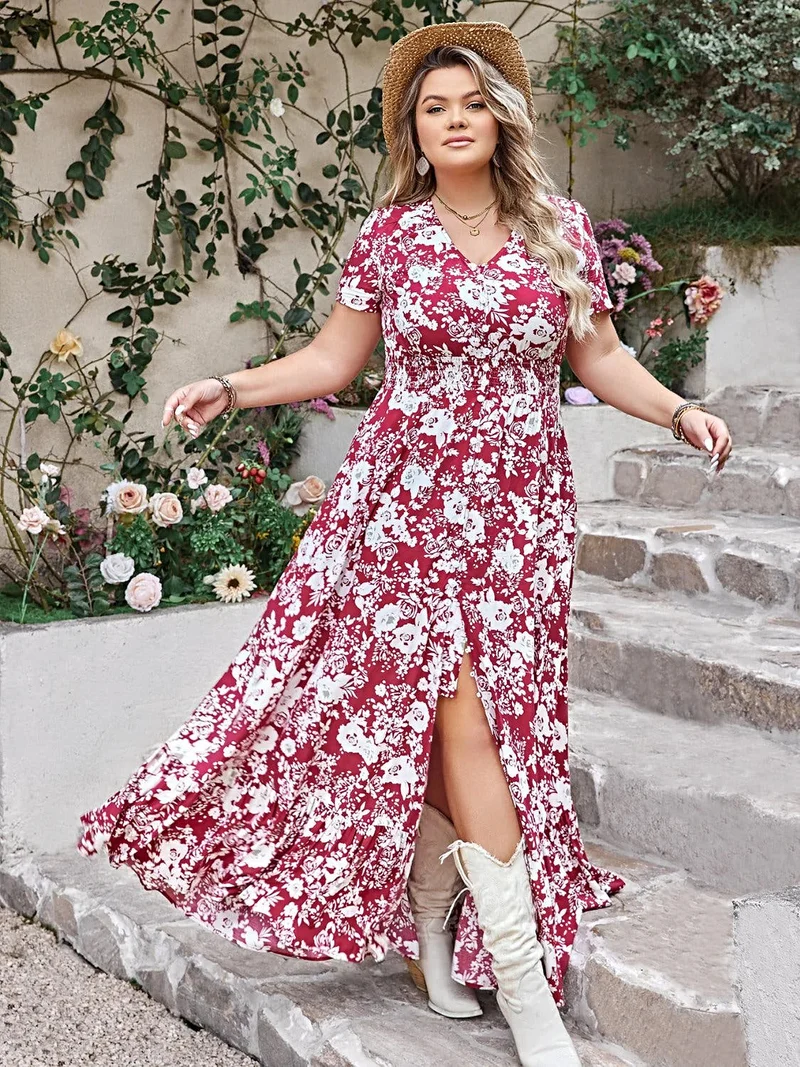 Elegante maxi-jurk in grote maat met split, V-hals en ondoorzichtige 100% viscose stof.