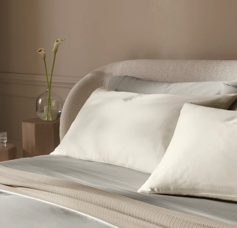 Signature Embellished Duvet Set - Cream/Cream Piped Edge