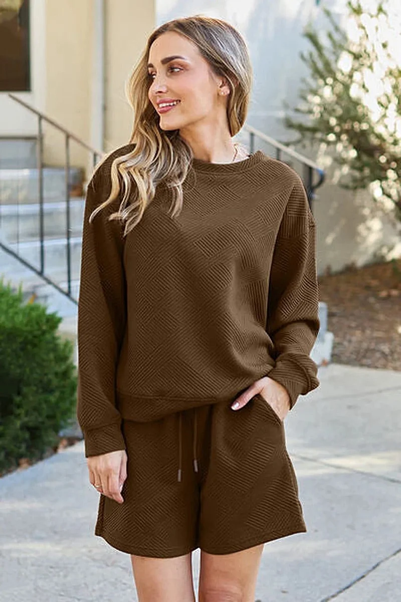 Double Take Full Size Top met lange mouwen en korte broek, inclusief zakken - Comfortabel en elastisch