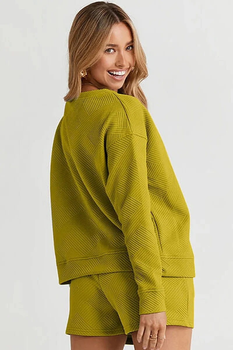 Double Take Full Size Top met lange mouwen en korte broek, inclusief zakken - Comfortabel en elastisch