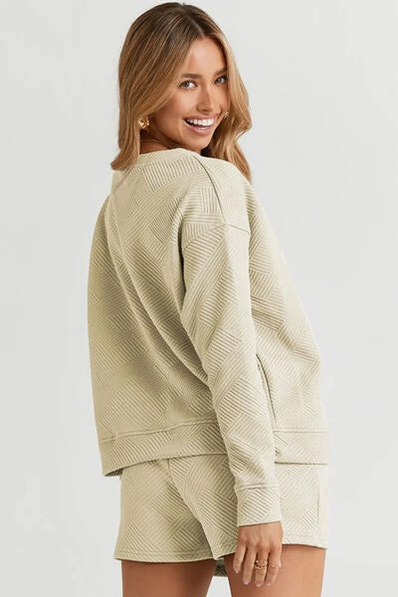 Double Take Full Size Top met lange mouwen en korte broek, inclusief zakken - Comfortabel en elastisch
