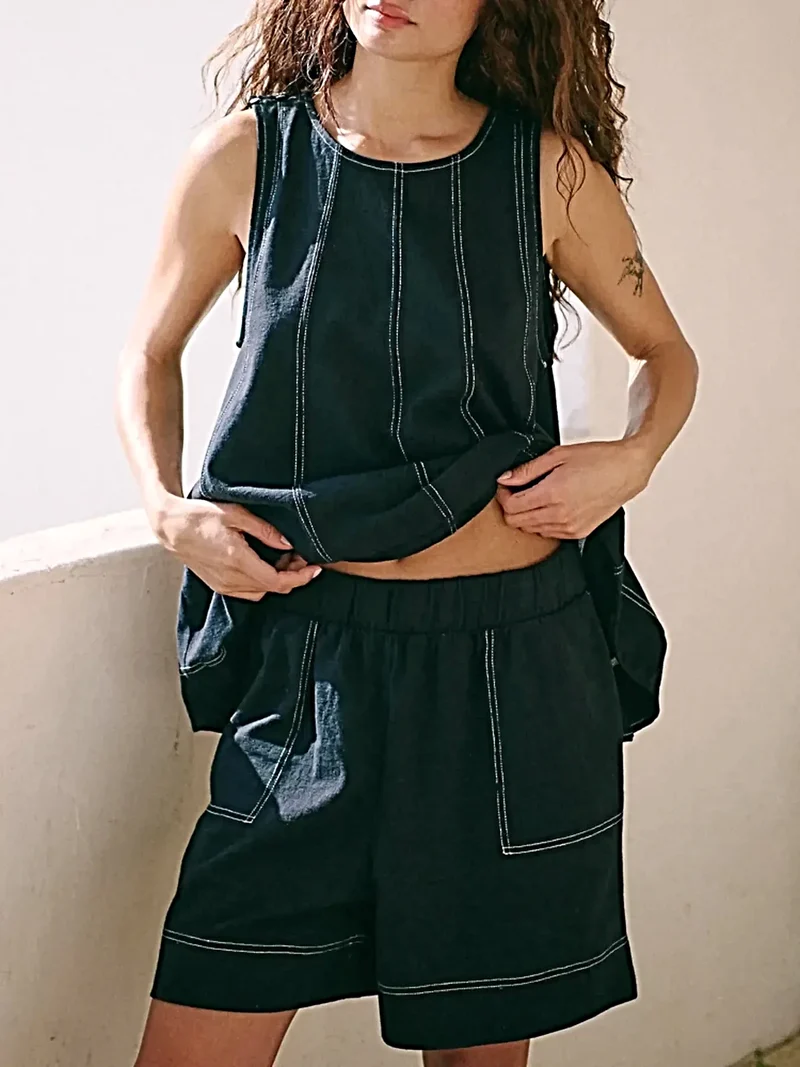 Stijlvolle denim tanktopset met contrasterende stiksels en bijpassende shorts met zakken - 2-delige set