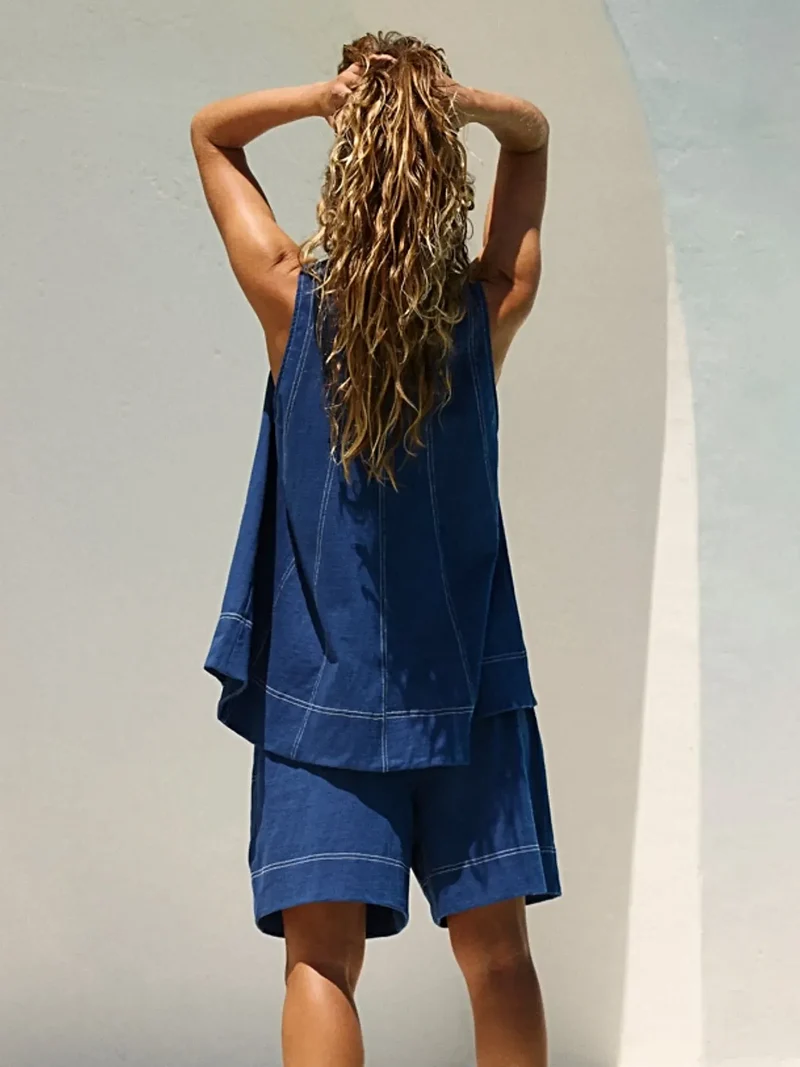 Stijlvolle denim tanktopset met contrasterende stiksels en bijpassende shorts met zakken - 2-delige set