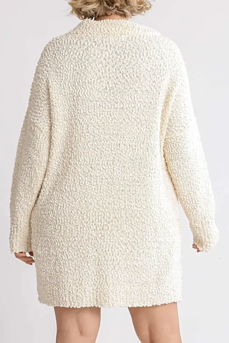 Trui-jurk met lange mouwen, getextureerde bouclé, asymmetrische zoom en zijsplit.