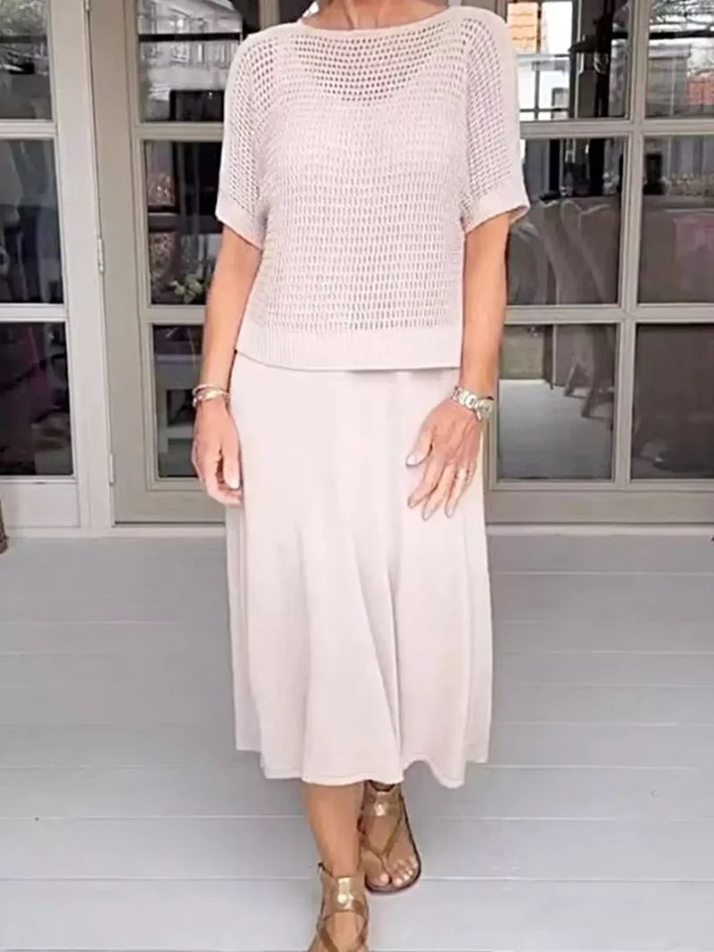 Plus size 2-delige set bestaande uit een opgemaakt gebreid vestje en jurk met oversized pasvorm.