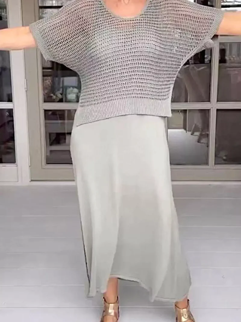 Plus size 2-delige set bestaande uit een opgemaakt gebreid vestje en jurk met oversized pasvorm.
