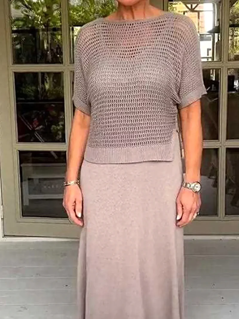 Plus size 2-delige set bestaande uit een opgemaakt gebreid vestje en jurk met oversized pasvorm.