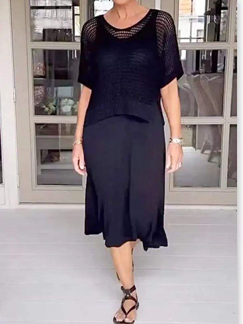 Plus size 2-delige set bestaande uit een opgemaakt gebreid vestje en jurk met oversized pasvorm.