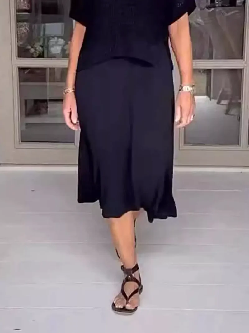 Plus size 2-delige set bestaande uit een opgemaakt gebreid vestje en jurk met oversized pasvorm.