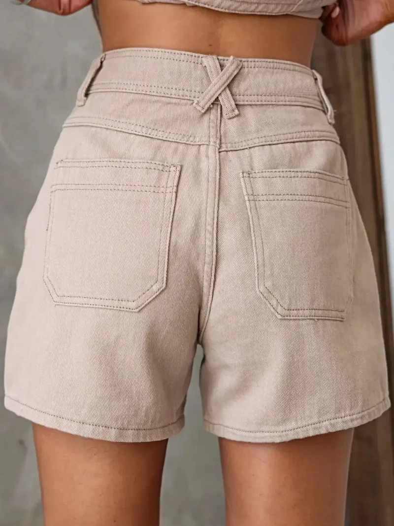 Stijlvolle mouwloze denim set met top met knoopjes en short met zakken voor chique zomerlooks
