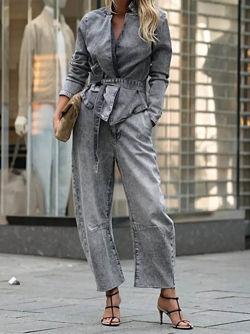 Chique outfit met top met lange mouwen en wijde jeans - een set van denim met knoopjes voor een moeiteloze stijl.