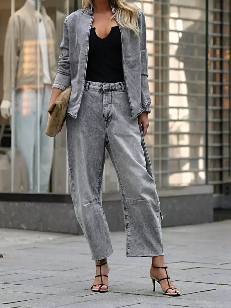 Chique outfit met top met lange mouwen en wijde jeans - een set van denim met knoopjes voor een moeiteloze stijl.