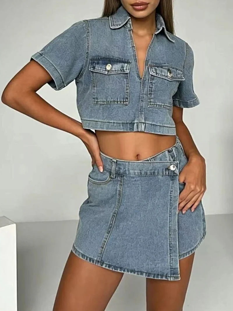 Stijlvolle crop top met knoopjes en bijpassende rokbroek - 85% katoenen denim, klassieke chique look