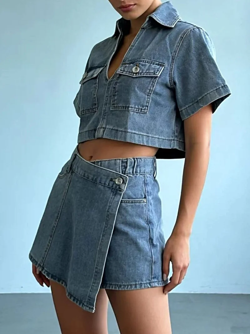 Stijlvolle crop top met knoopjes en bijpassende rokbroek - 85% katoenen denim, klassieke chique look