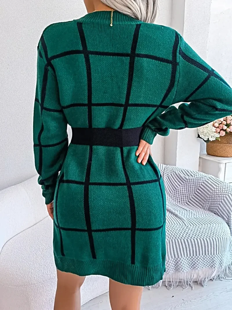 Geruite sweaterjurk - Jurk van acryl gebreide stof met ronde hals en verlaagde schouders en stretchstof.