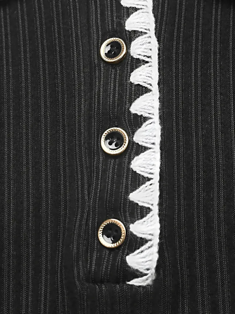 Elegante, geribbelde sweaterjurk met lange mouwen, contrasterende bies en knoopsluiting, en een elastische pasvorm.