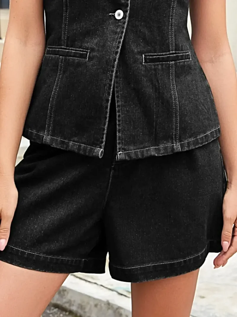Luxe set bestaande uit een vest met knoopsluiting en een denim short - een klassieke tweedelige outfit voor een moeiteloze stijl.
