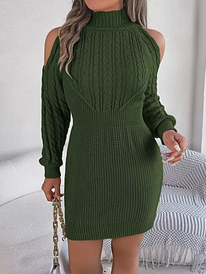 Damesjurk van kabelgebreide sweater met open schouders en colkraag.