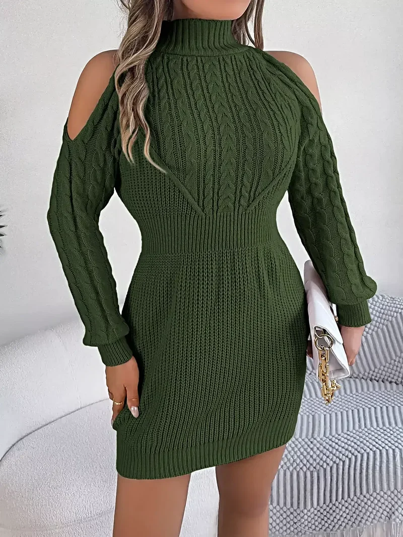 Damesjurk van kabelgebreide sweater met open schouders en colkraag.