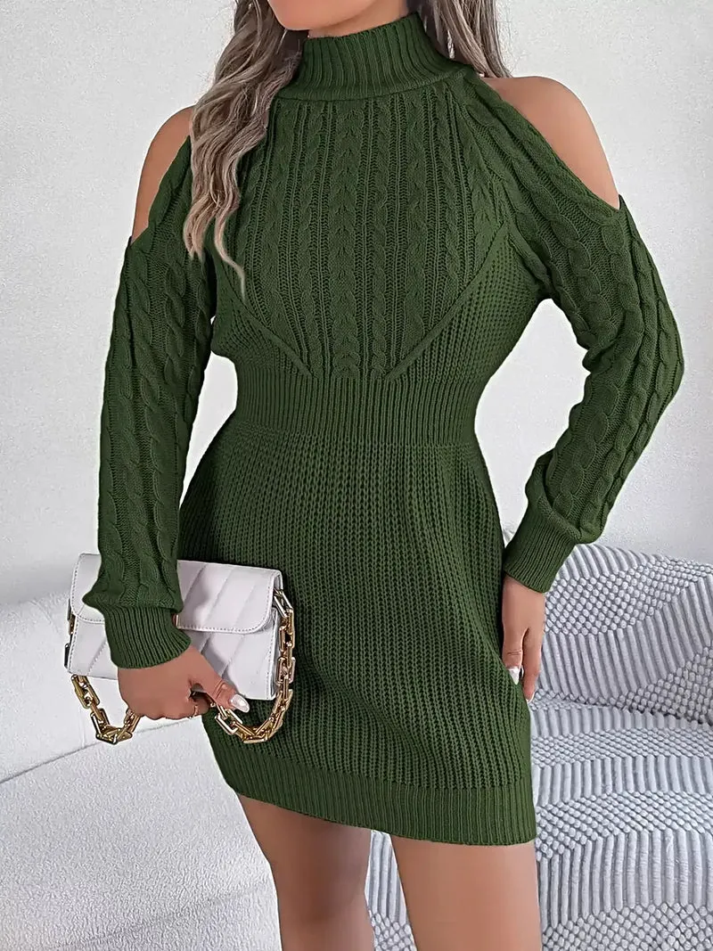 Damesjurk van kabelgebreide sweater met open schouders en colkraag.
