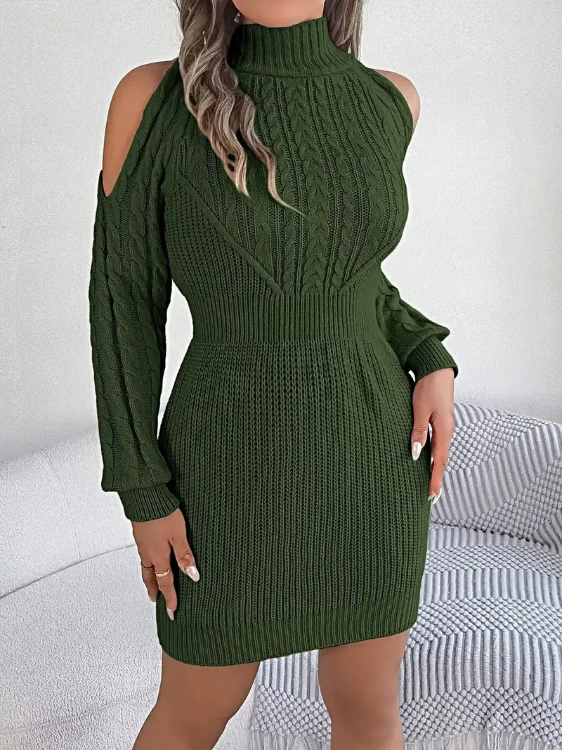 Damesjurk van kabelgebreide sweater met open schouders en colkraag.
