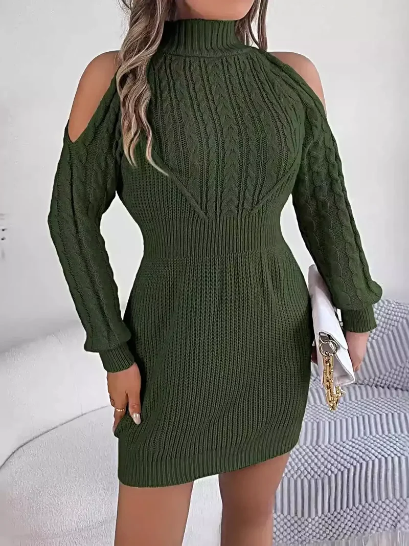 Damesjurk van kabelgebreide sweater met open schouders en colkraag.