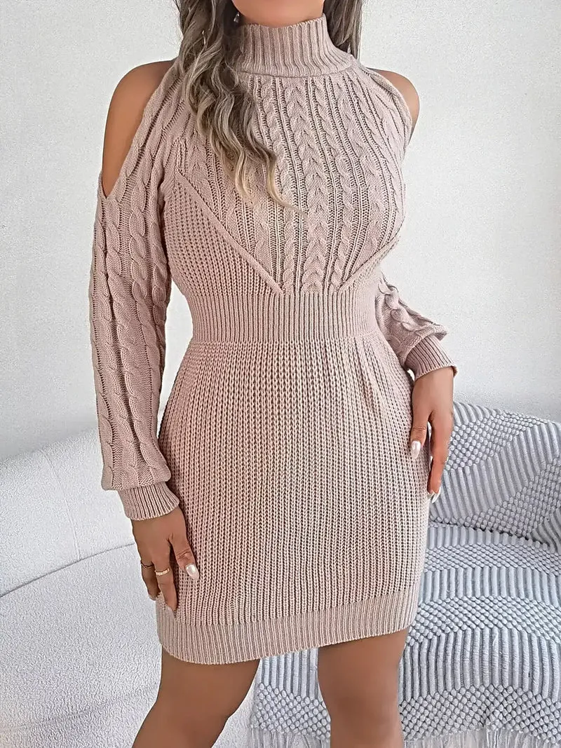 Damesjurk van kabelgebreide sweater met open schouders en colkraag.