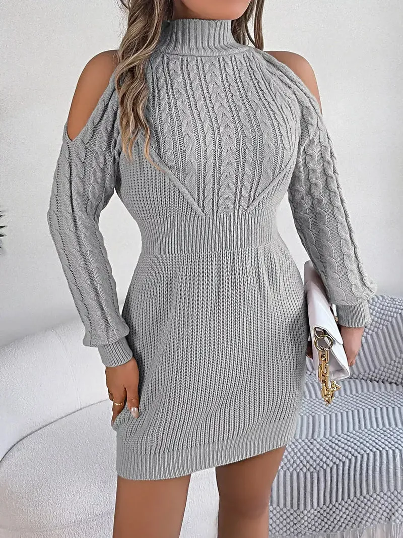 Damesjurk van kabelgebreide sweater met open schouders en colkraag.