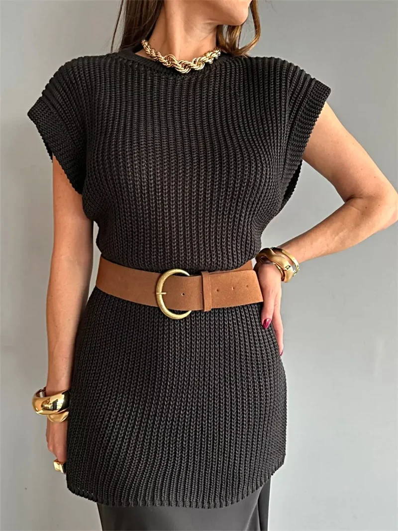Trui-jurk met ribgebreide mouwen en ronde hals, gemaakt van zachte, elastische gebreide stof, elegant en vrouwelijk silhouet.