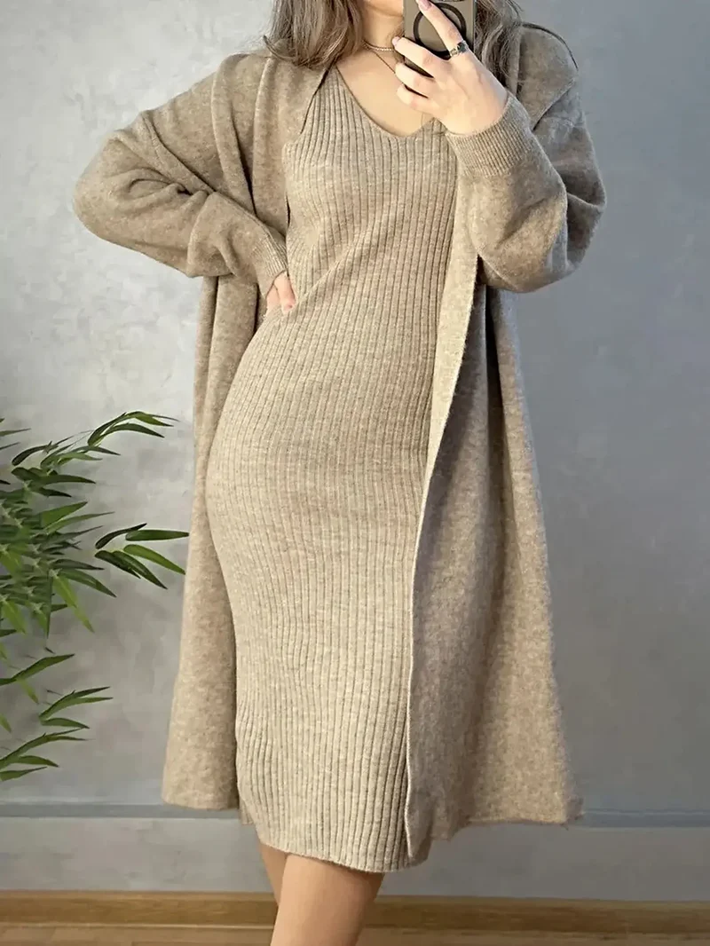 V-hals cami-jurk, tweedelige set met open vestje, zachte stretchstof