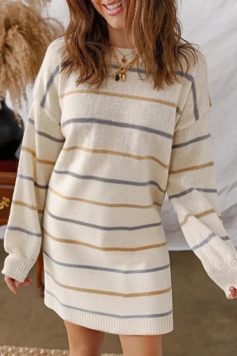 Gestreepte oversized sweaterjurk voor dames met verlaagde schouders en een relaxte pasvorm.